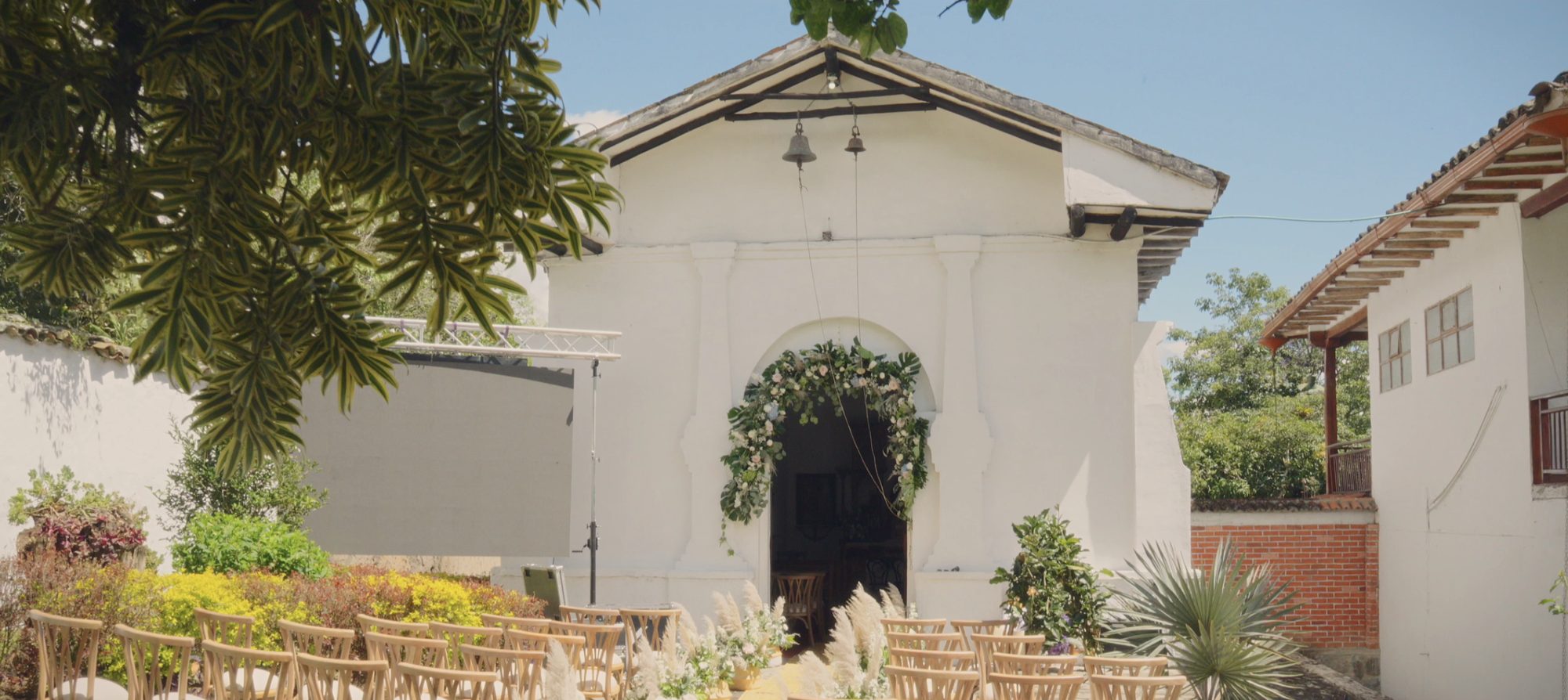 Capilla lista para la ceremonia